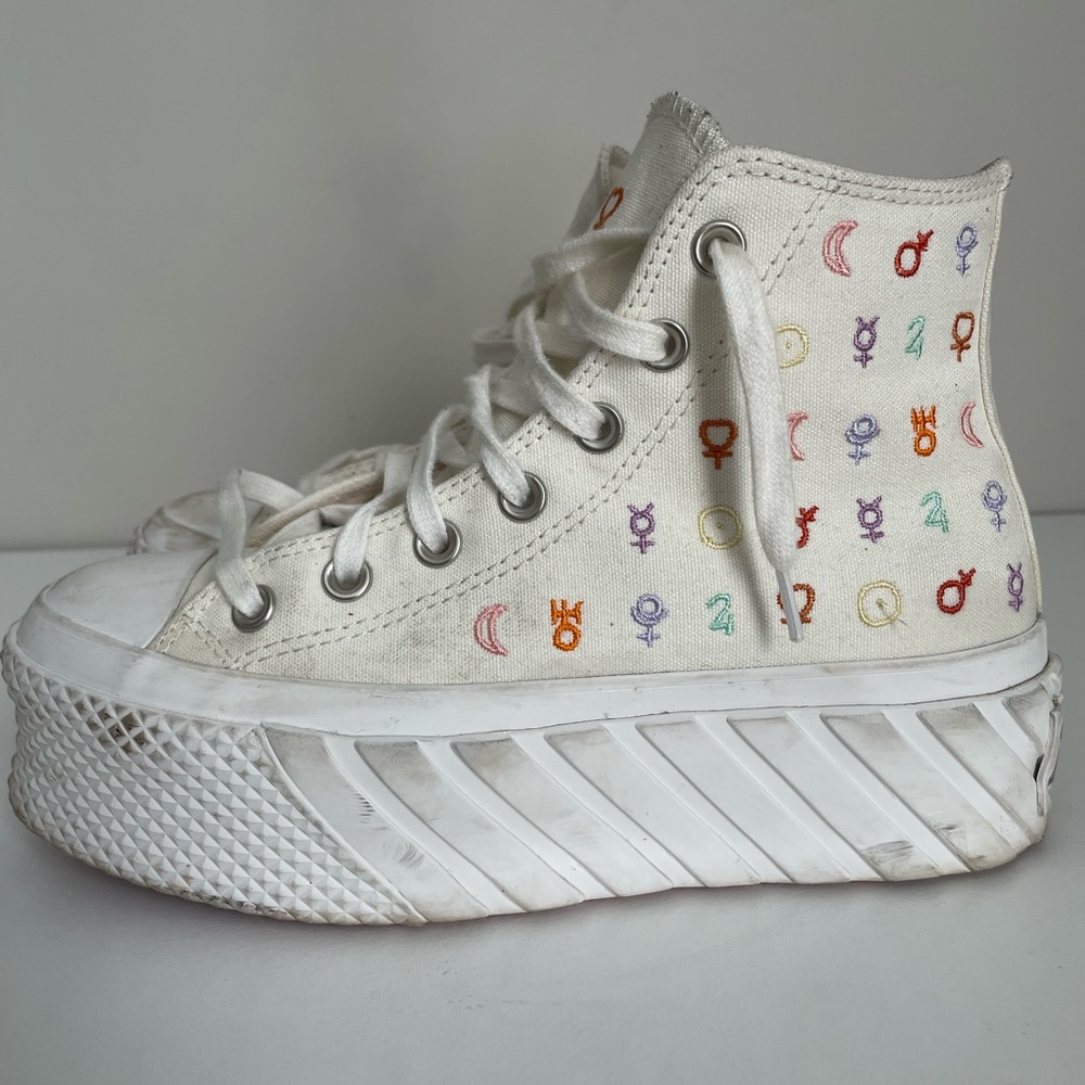 W6.5 Mystic Symbols 2x Platform Converse